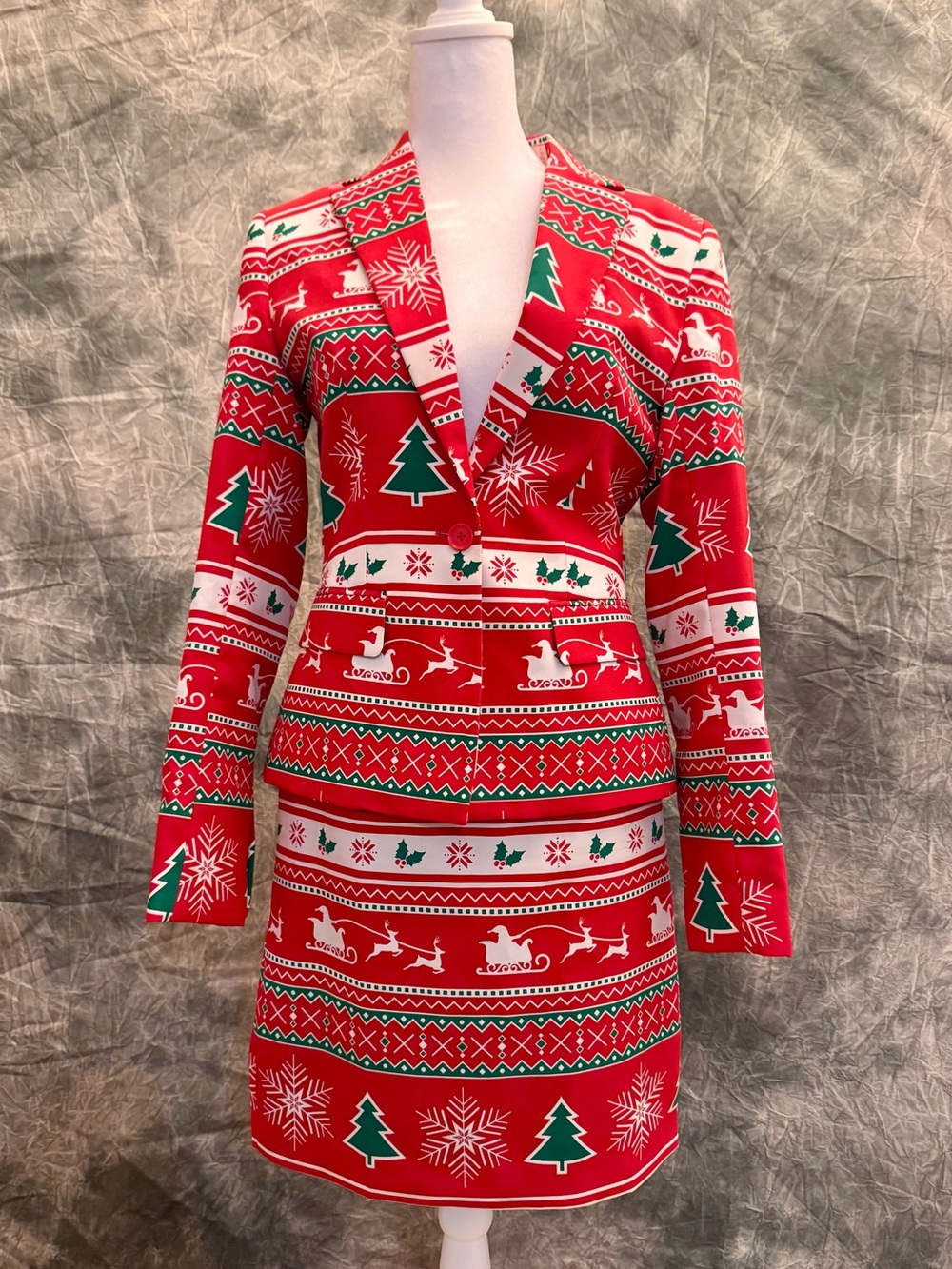 Women's winter wonderland Suit (blazer & skirt) small size 6 see measurements